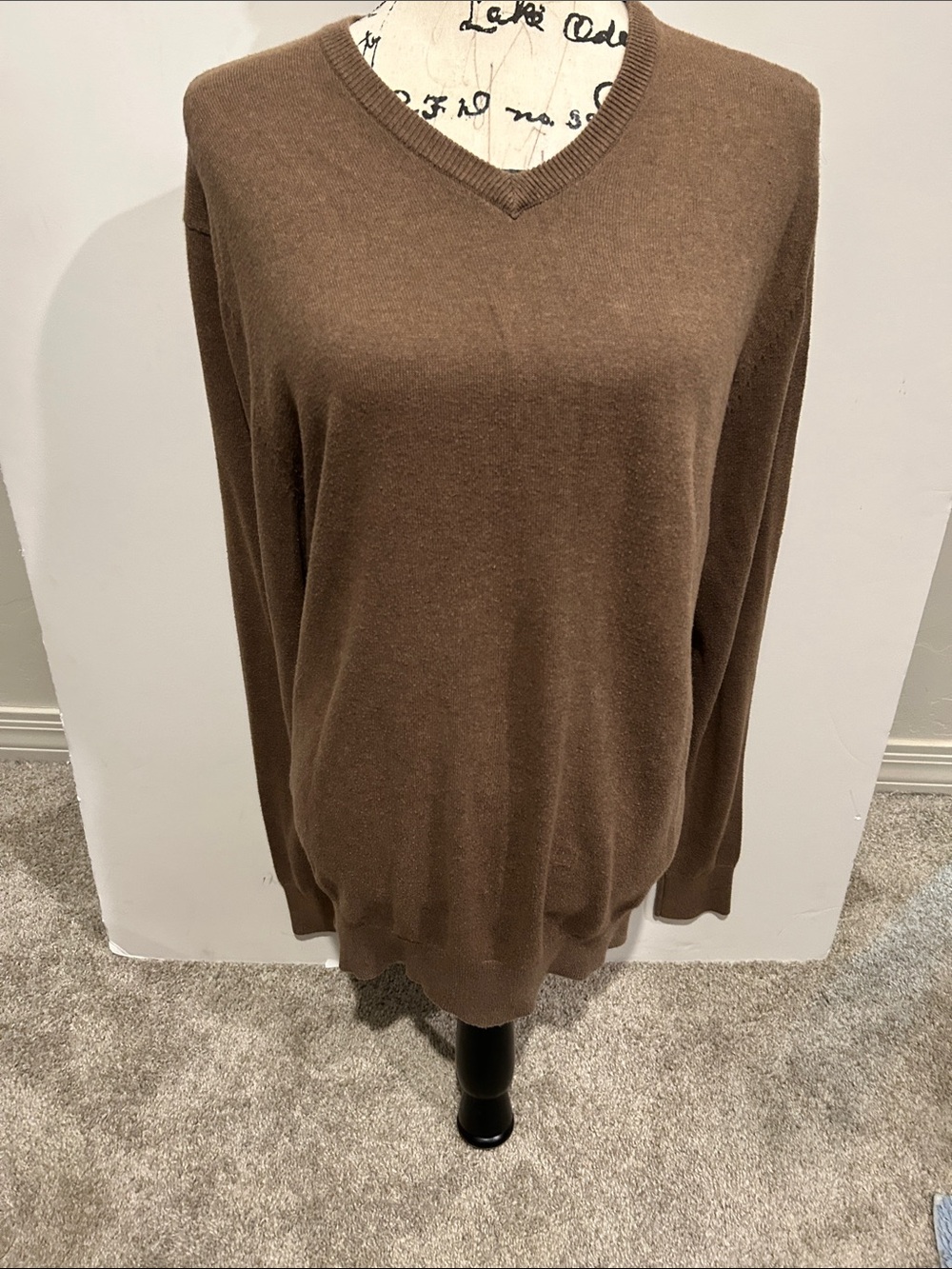 St. John V-Neck Men's Sweater in Brown, Size M.
